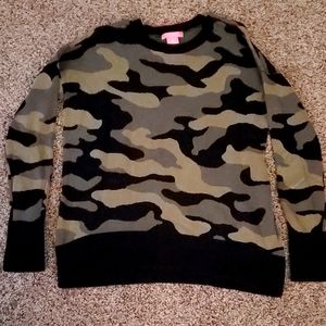 Camo sweater sz M